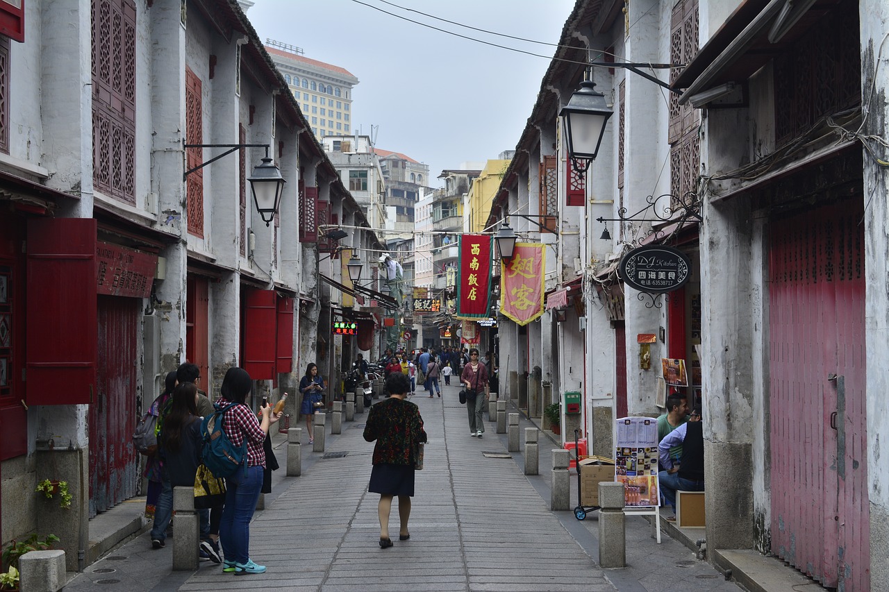 新澳门管家婆一句话万科南侧商业街，城市繁华的新地标，万科南侧商业街，城市繁华新地标，展现新澳门管家风采