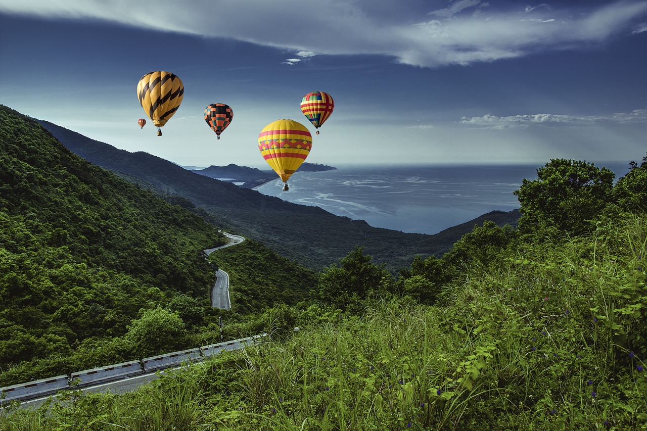 2024新澳门今晚开奖号码和香港开发区到莱山车的旅程，城市发展的见证与体验，城市发展与交通变迁，从香港开发区到莱山车的旅程见证与体验 2024新澳门今晚开奖号码参考