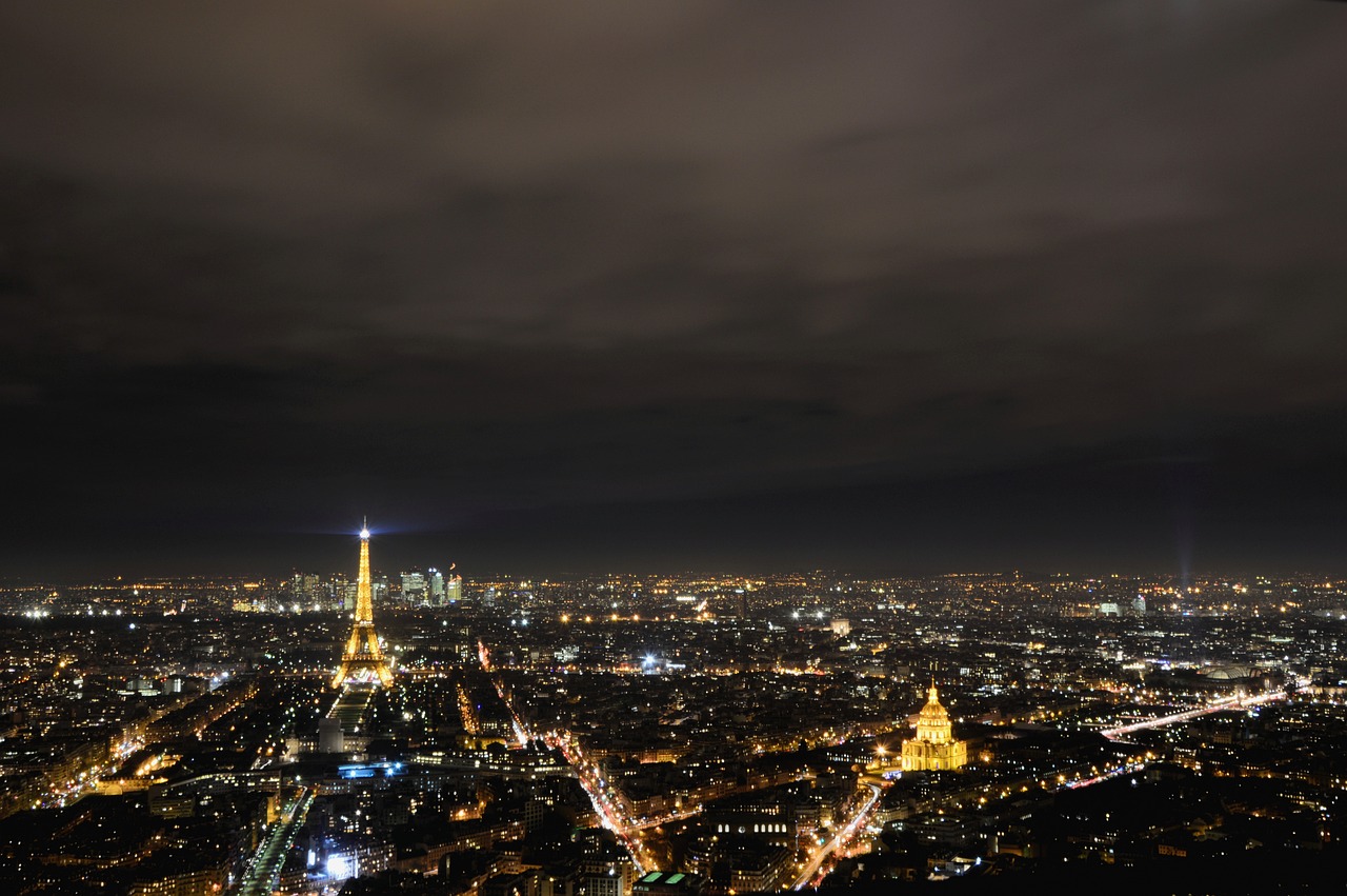 成都夜景璀璨夺目，灯火辉煌映繁华